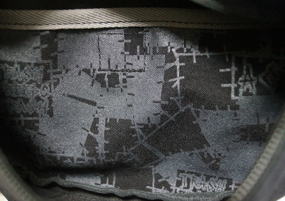 TRASH BREEDS TRASH X ACT ポシェット 詳細